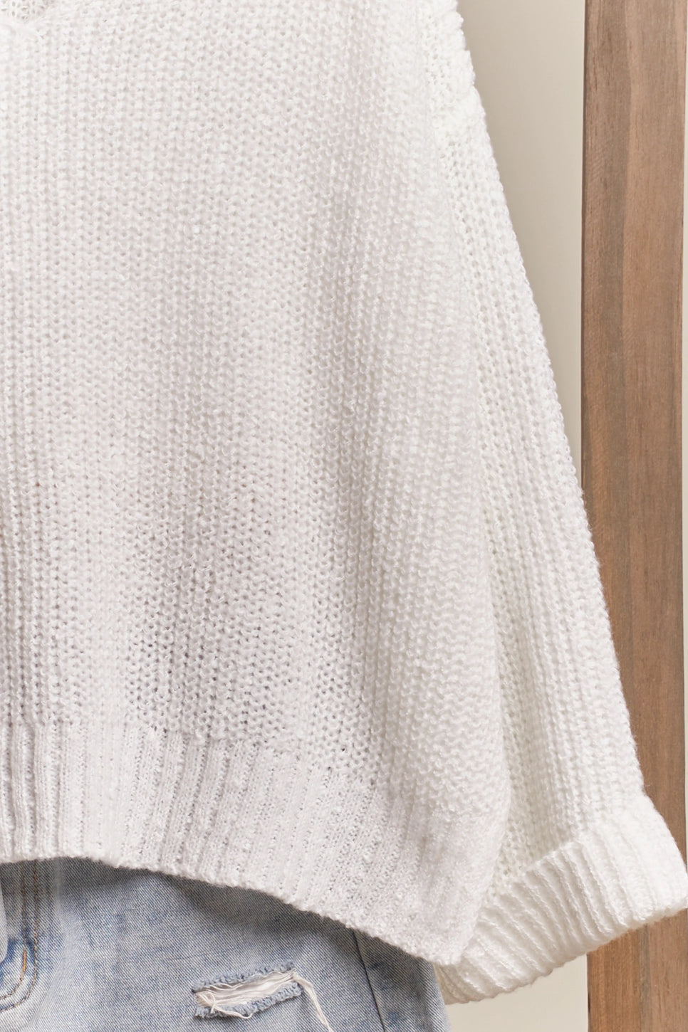 Mello. White Sweater