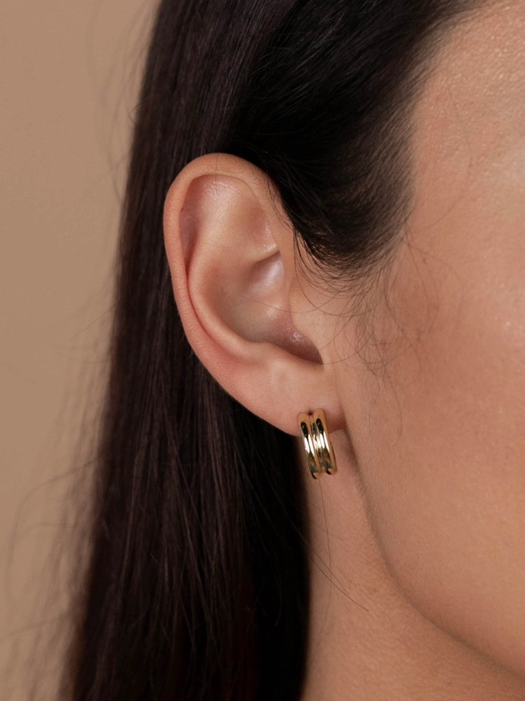 Jax Kelly Small Bold Gold Hoop Earrings