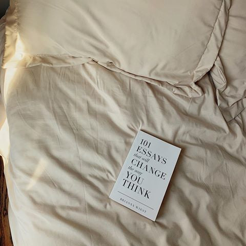 101 Essays That Will Change the Way You Think by Brianna Wiest