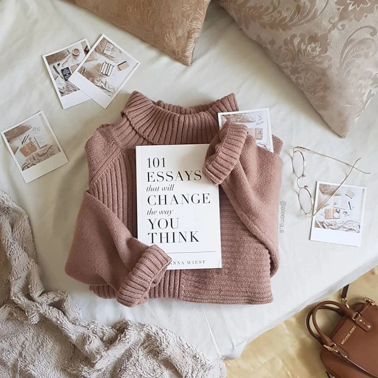 101 Essays That Will Change the Way You Think by Brianna Wiest